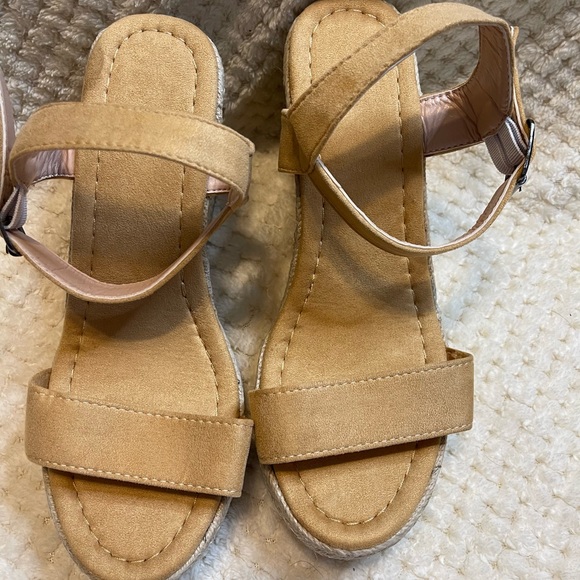 Light brown wedges - Picture 2 of 4